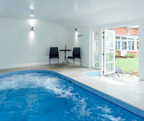 Crossroads Cottage, Swimming Pool