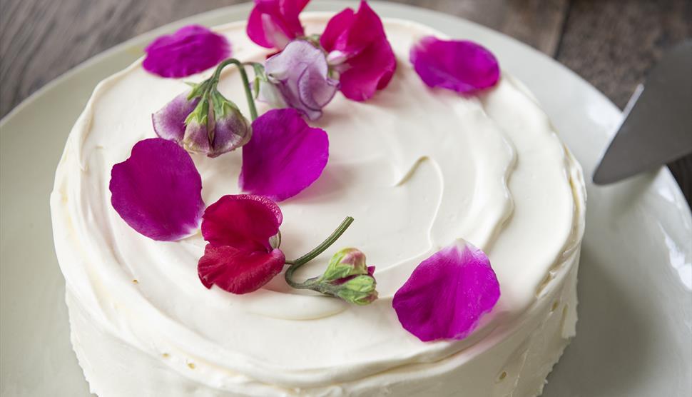 Cake-Decorating Class with Sarah Johnson at Heckfield ...