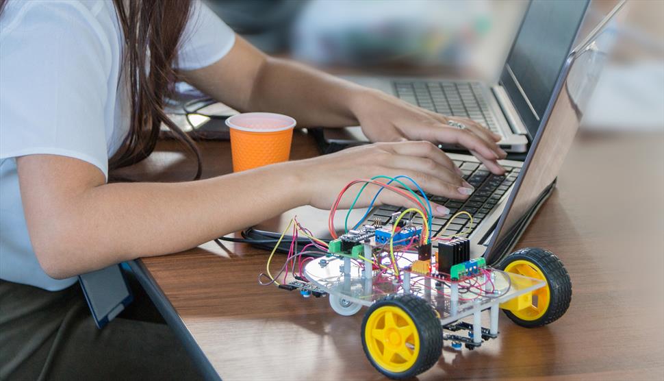 Free Coding Workshops for Young People with qlab - Visit Hampshire